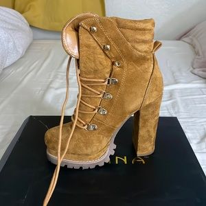 Heel boots
